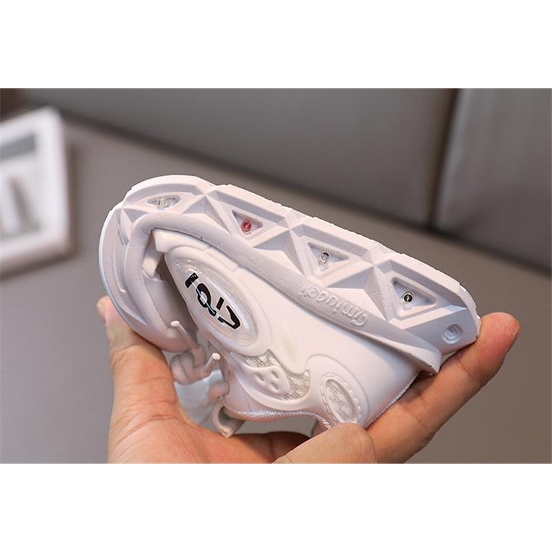 Kids' LED Light Up Sneakers Boys & Girls Breathable Mesh LED Flashing Chunky Shoes Lightweight Non-Slip Casual Trainers