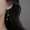 Orecchini pendenti asimmetrici di colore argento moda per le donne Orecchini pendenti con zirconi squisiti a catena lunga con nappe Gioielli da sposa