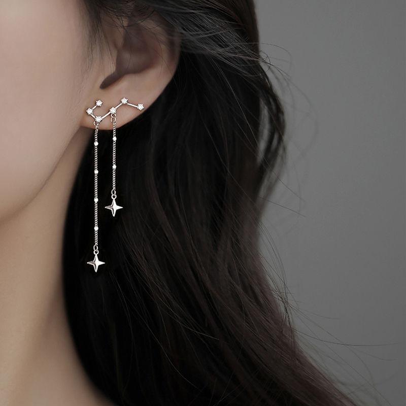 Orecchini pendenti asimmetrici di colore argento moda per le donne Orecchini pendenti con zirconi squisiti a catena lunga con nappe Gioielli da sposa