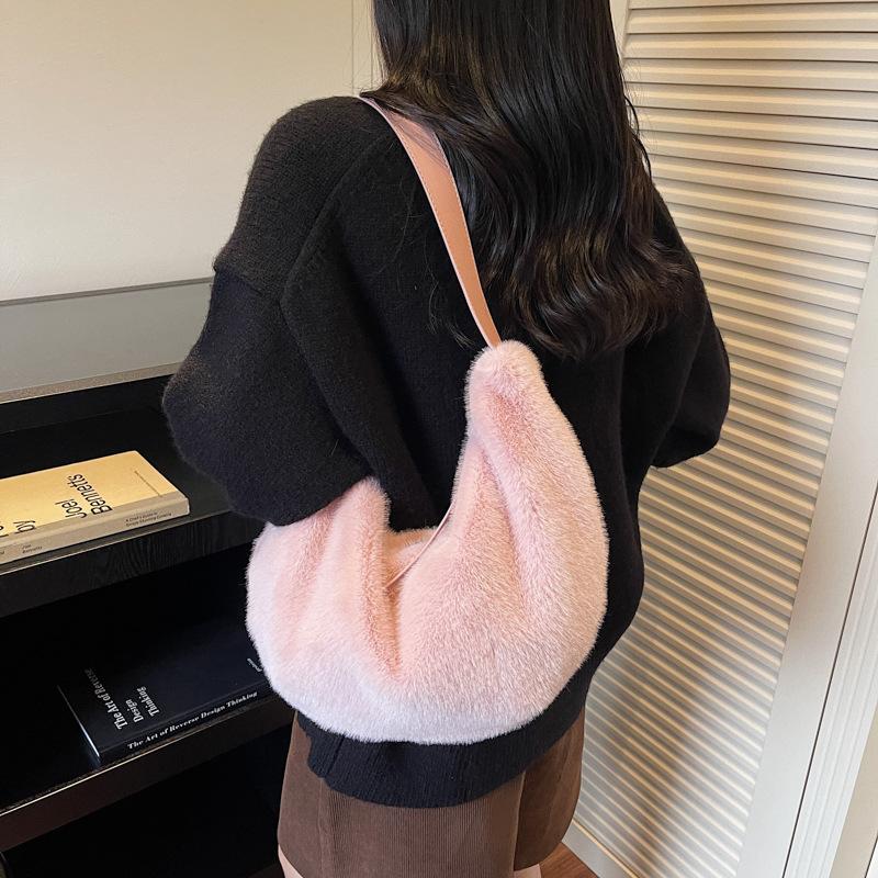 Unique niche plush bag women's 2025 new commuter large-capacity shoulder underarm bag plush bag croissant bag