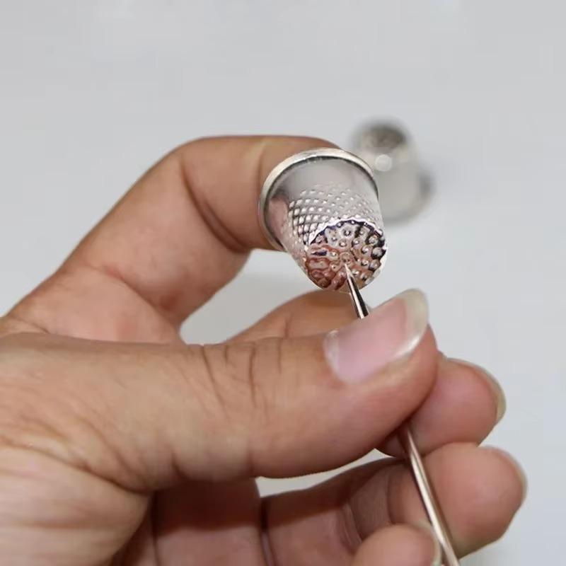 10 Pcs/set DIY Sewing Tools Finger Protector Antique Hard Metal Brass Sewing Thimble Needles Sewing Accessoires Wholesale