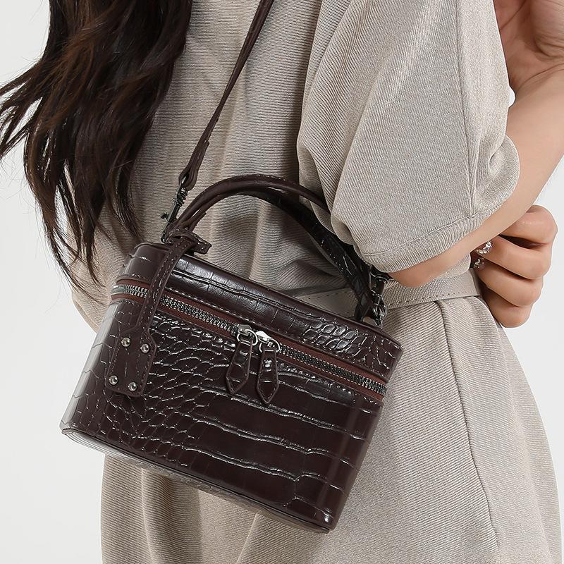 2025 summer new handbag women's fashion simple large capacity stone pattern bucket bag casual solid color messenger bag