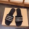 Mode 2024 Damen Hausschuhe Neue Metallgestreifte Sommer Flache Schuhe Mode Slipper Outdoor Damen Lässige Damensandalen Übergröße 43