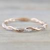 18k Goudkleurig Gedraaide Ring met Micro Pave Zirkonia Steentjes Elegante Sieraden voor Vrouwen