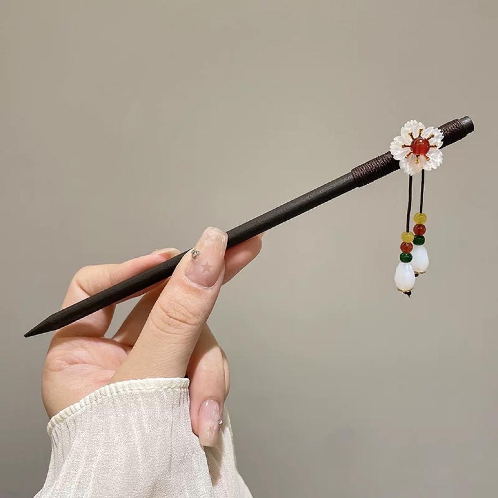 

Элегантная деревянная заколка с кисточкой в старинном стиле для одежды ханьфу и чонсам