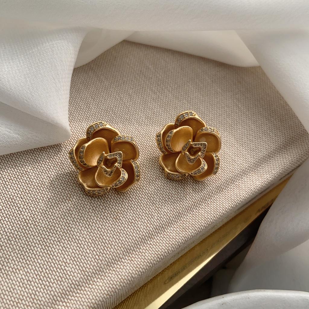 French Retro Premium Camellia Stud Earrings Fashion Design Sense Earrings Exquisite Earrings Earrings Women
