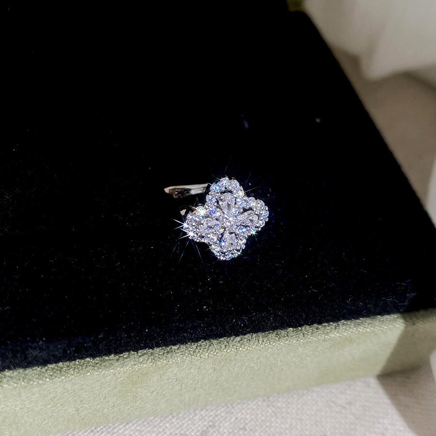 Zircon Clover Flower No-Pierce Ear Clip – Stylish, Cool, Light Luxury Earrings