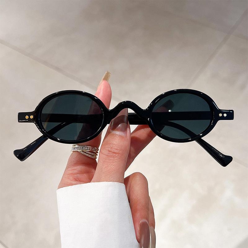 Luxury Brand Designer Oval Sunglasses Women For Men Fashion Vintage Punk Trendy Sun Glasses Small Frame Rivet Hip Hop Shades Uv