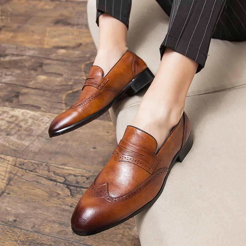 Men s Large Size Retro Leather Loafers - Fashionable Carved Pointed Toe Shoes 44 коричневый