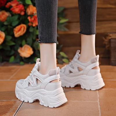 Sandali da papà rialzati in rete da donna traspiranti 2025 estate nuove scarpe casual traforate con suola spessa sneakers bianche