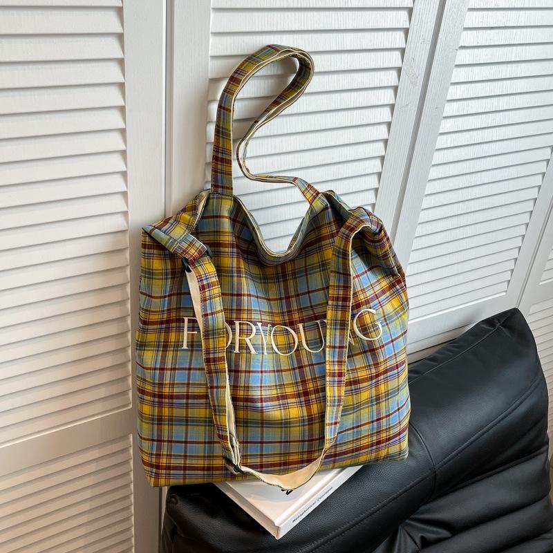 

New plaid single shoulder crossbody portable women s bag literary and artistic style versatile large capacity lightweight simple tote bag