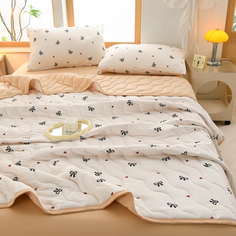 Spring Summer Thin Quilt 150X200Cm/180X200Cm Soft Lightweight Blanket Student Dormitory Cool Air Conditioning Quilt Washable