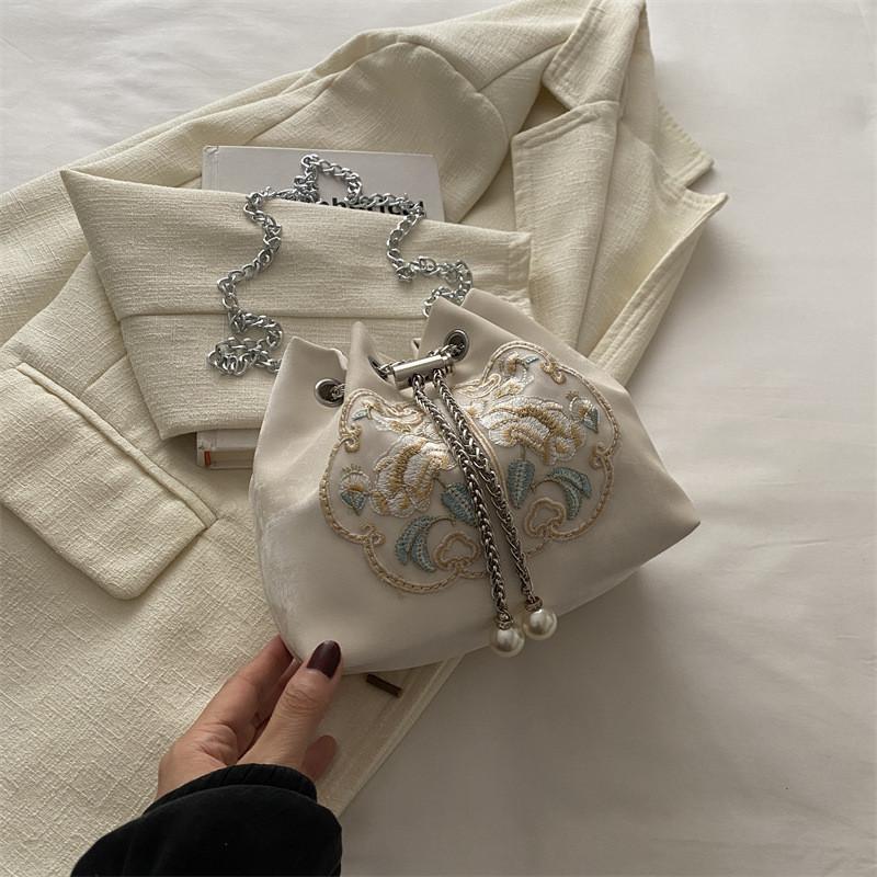 

Chic And Elegant 2024 New Chinese Women s Summer Chain Crossbody Bucket Bag білий