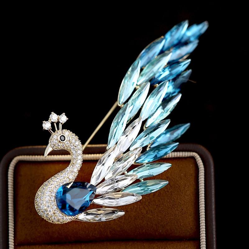 Crystal Peacock Brooch, A Fashionable and Exquisite Brooch for Women, Is Elegant, Grand, Luxurious and Versatile