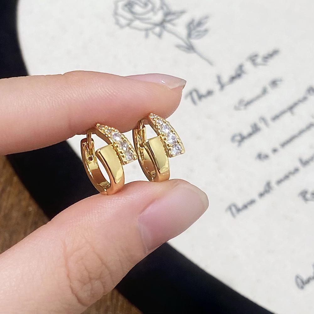 Chic French Retro Rhinestone Circle Earrings: Versatile & Stylish Ear Cuffs