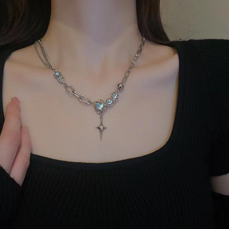 Cross Necklace For Women, Summer Light Luxury Niche Design, High-End Spicy Style Collarbone Chain Accessory.