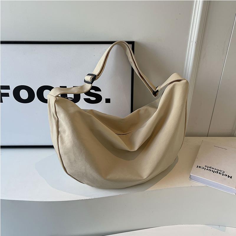 New Large Capacity One Shoulder Dumpling Bag for College Students and Couples Lightweight Solid Color Casual