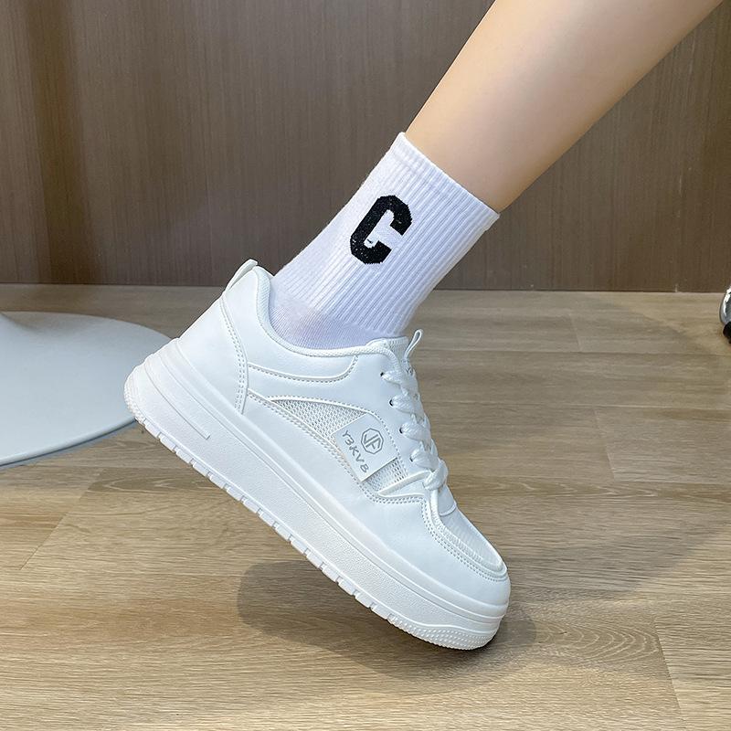 

Little white shoes women s 2025 new spring and summer board shoes children s versatile thick soles increase height fashion women s shoes ins tide brea 35