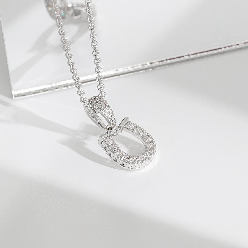 Original Design Horseshoe Shaped Pendant with Japanese and Korean Minimalist INS Style Street Wear Letter U Necklace