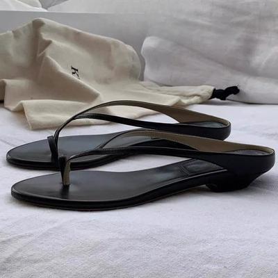 Niche Schoenen met Lage Hakken Slippers Strand Sleehakken en Coole Pantoffels