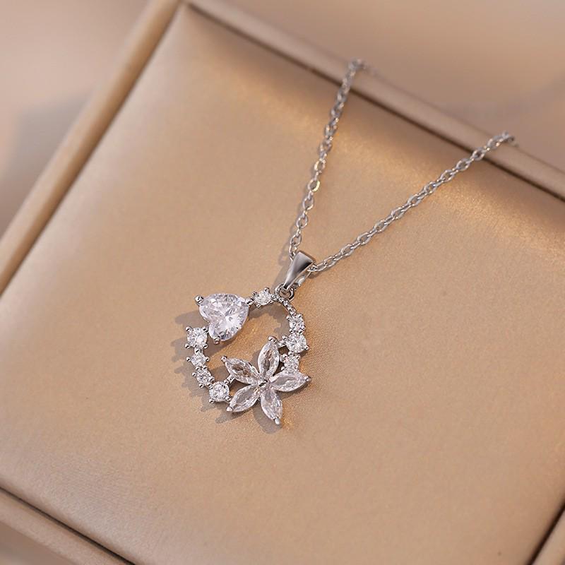 Women's Fashion Heart Pendant Necklace - Elegant, Simple Design, Versatile Clavicle Chain Jewelry