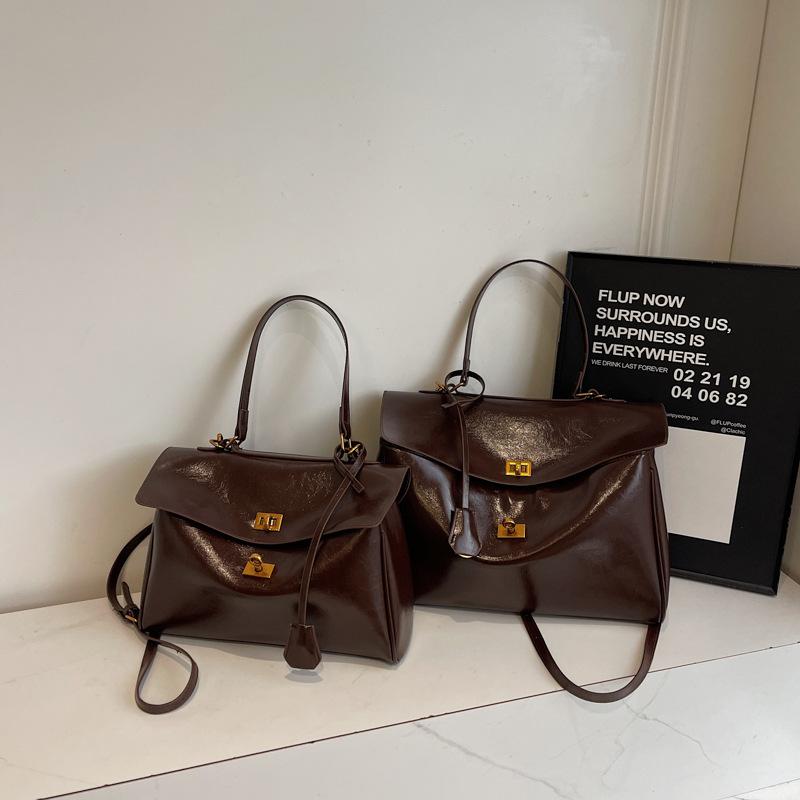 

2025 Новая повседневная универсальная сумка через плечо, простая универсальная сумка-тоут большой вместимости, модная иностранная сумка