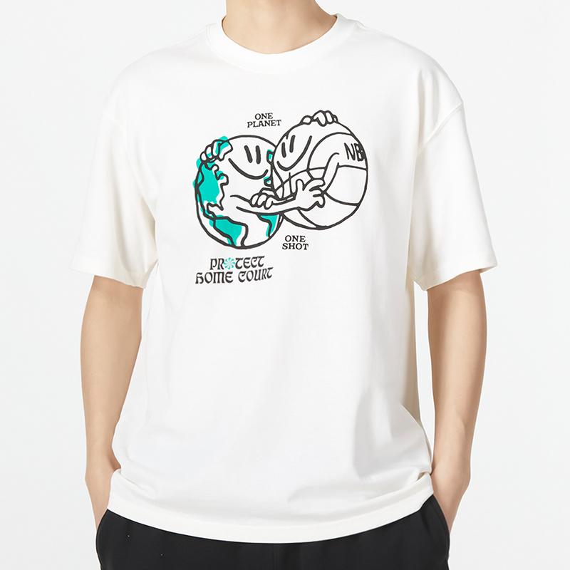 Nike Basketball Embraces The World Graphic Print Crew Neck T-Shirt Men Tops White DM1318-901