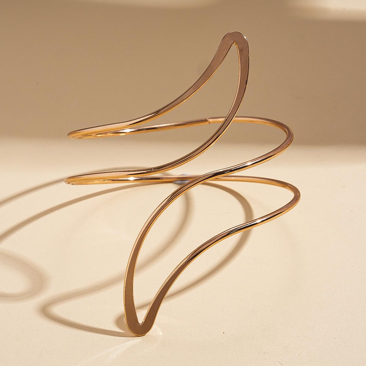 

Punk Gold Upper Arm Band Cuff Armlets for Women Girls Metal Hollow Out Geometric Pattern Arm Bangle Costume Accessories Gifts
