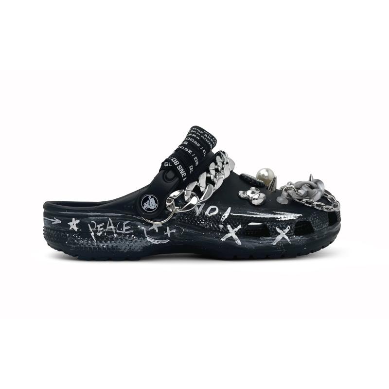 Crocs Classic clog EVA Rebellious Bear Attack Gothic Camellia Graffiti Fashion Versatile Hole Shoes Unisex Black and White