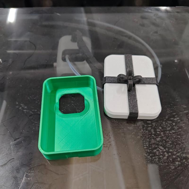 1Pcs Finger Surprise Prank Gift Box Family Party Toy Hilarious Gag Present for Friends Unique Event Game