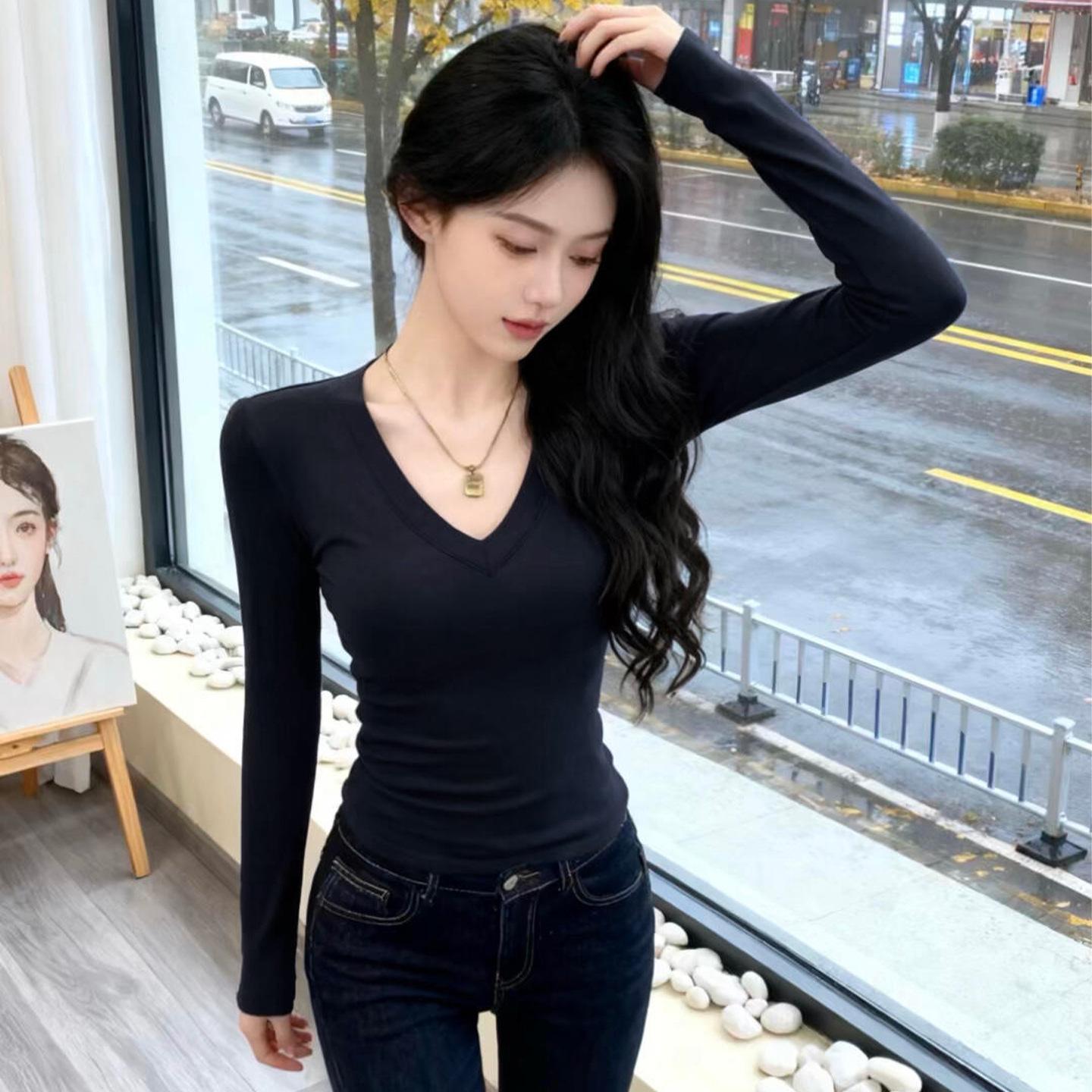 Women s Black V-Neck Cropped Top - 2025 Winter Edition with Velvet Inner Layer S