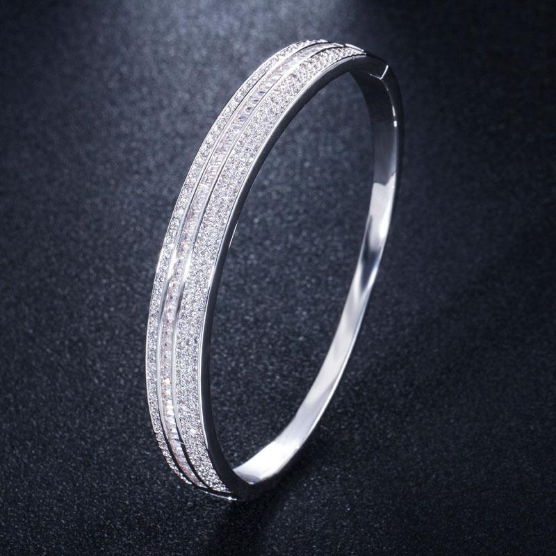 S0130 Atmospheric Spring Buckle Women'S Bracelet, Slightly Inlaid With Three Rows Of Aaa Zircon Jewelry.