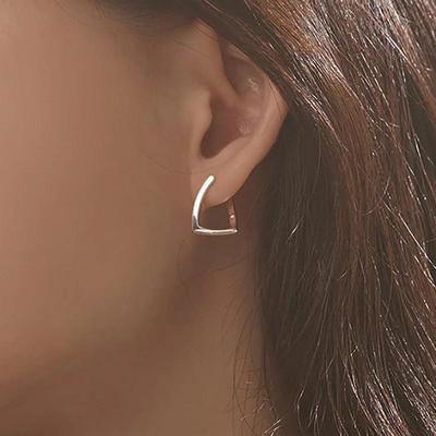 Alerjiyi Önlemek Küpe Kadınlar için Çiftler INS Moda Yaratıcı V Şekilli Düzensiz Geometrik Doğum Günü Partisi Takı Hediye