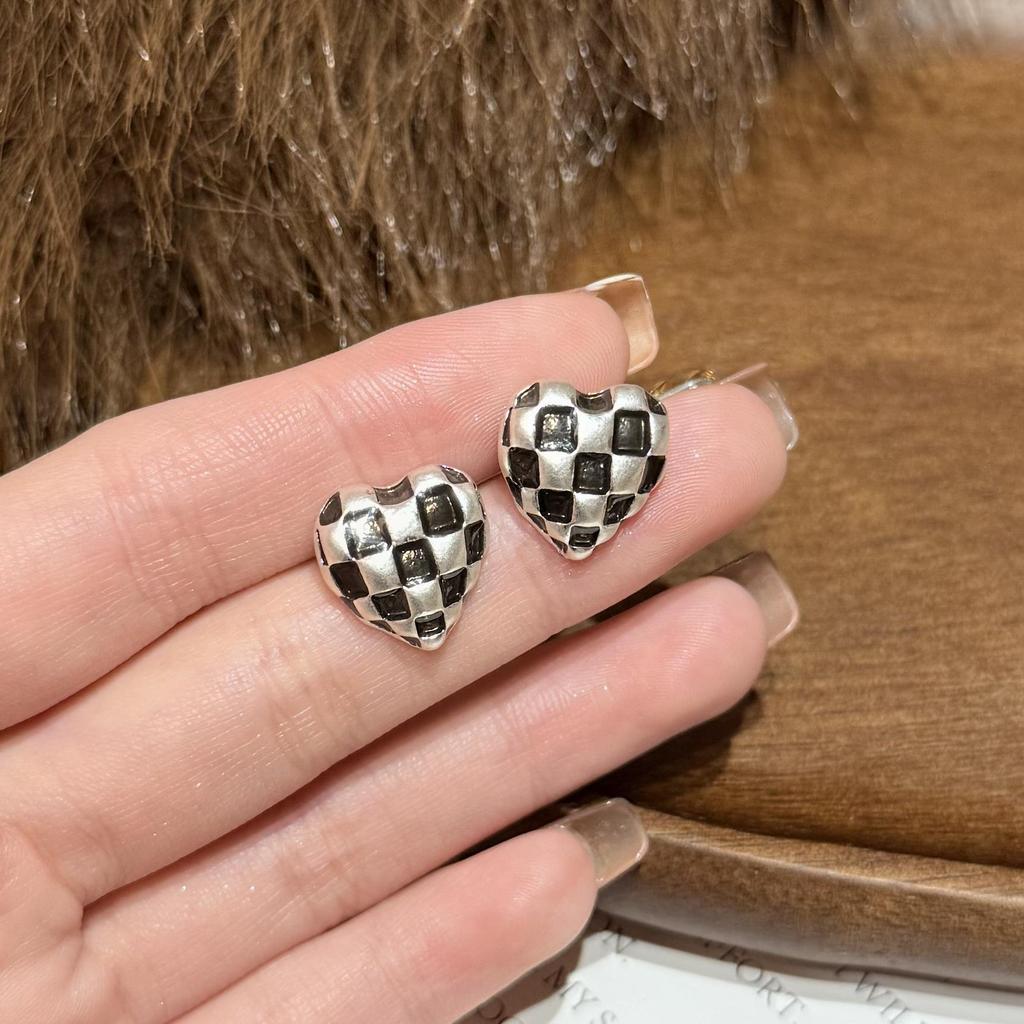 Red Checkered Heart Earrings: 2025 Trendy Autumn/Winter Women's Accessories