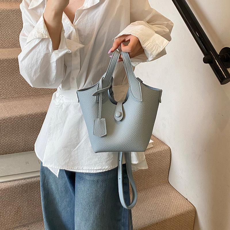 Large-capacity Hand-carried Bucket Bag Women's New Casual and Fashionable Work Commuter Shoulder Messenger Bag