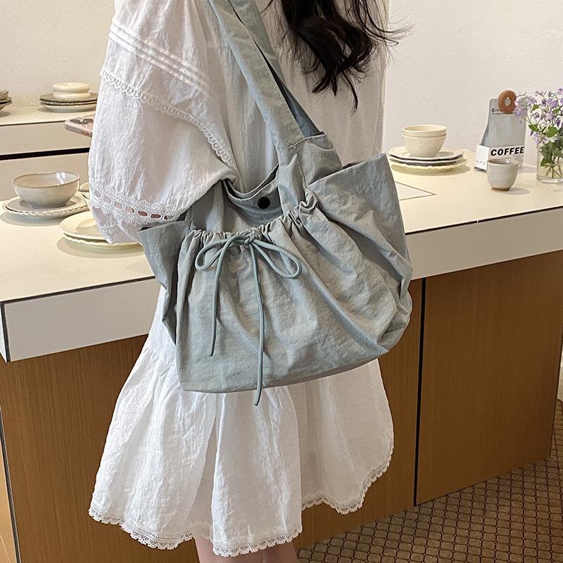 Large Capacity Tote Bag Women's Lightweight Commuter Shoulder Bag Pleated Drawstring Nylon Bag