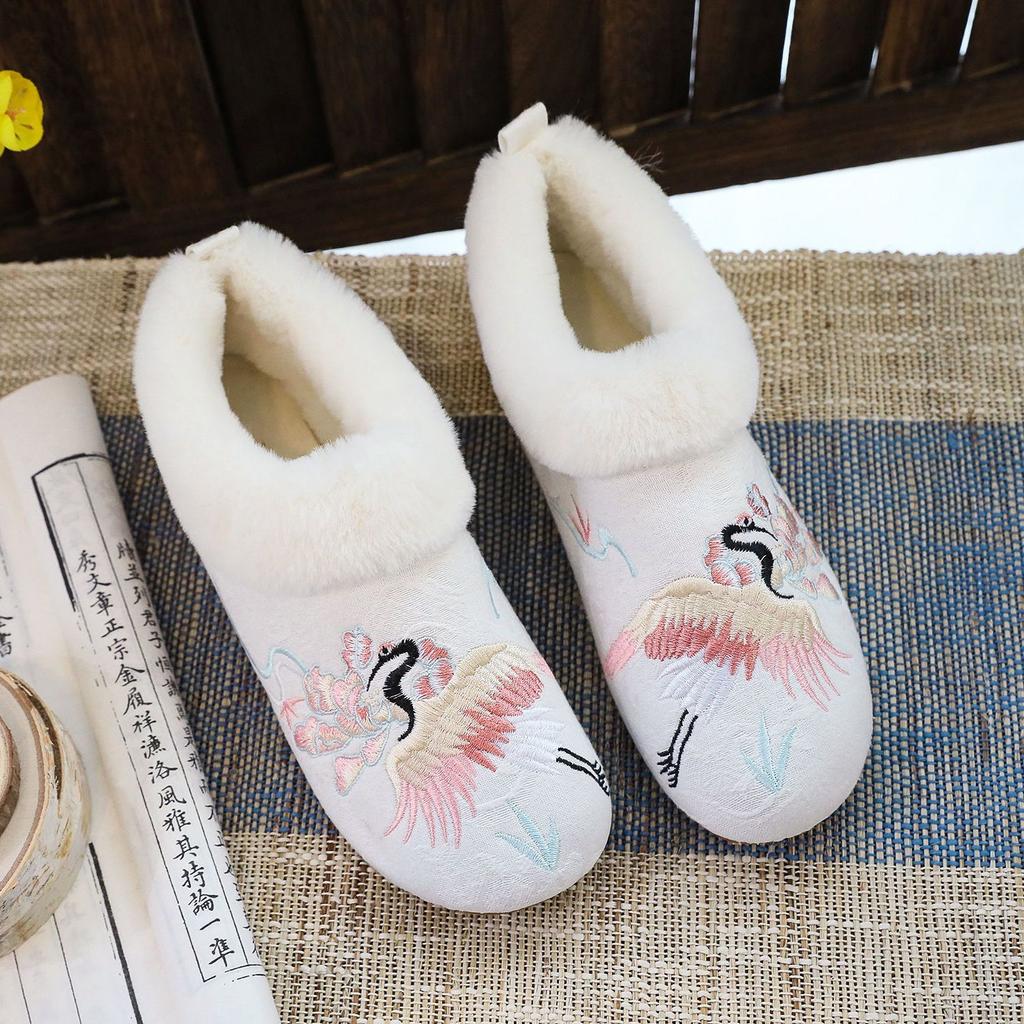 Women's Snow Boots Autumn New Plush Inner Lining Women's Cloth Shoes Retro National Style Low Heel Embroidered Shoes