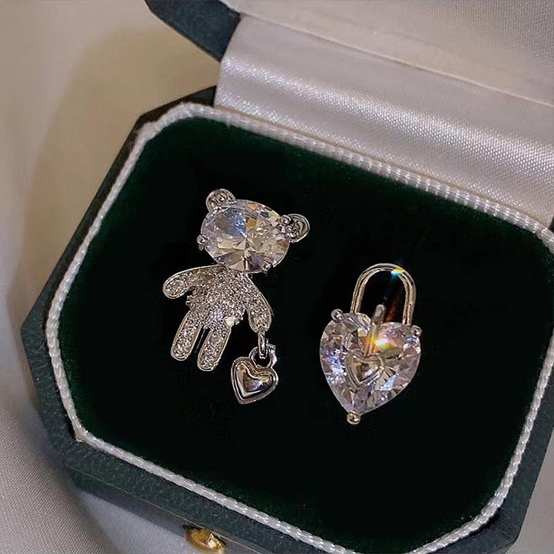 Asymmetrical Bear Heart Zirconia Stud Earrings – Fashionable Korean Style, Versatile & High-End