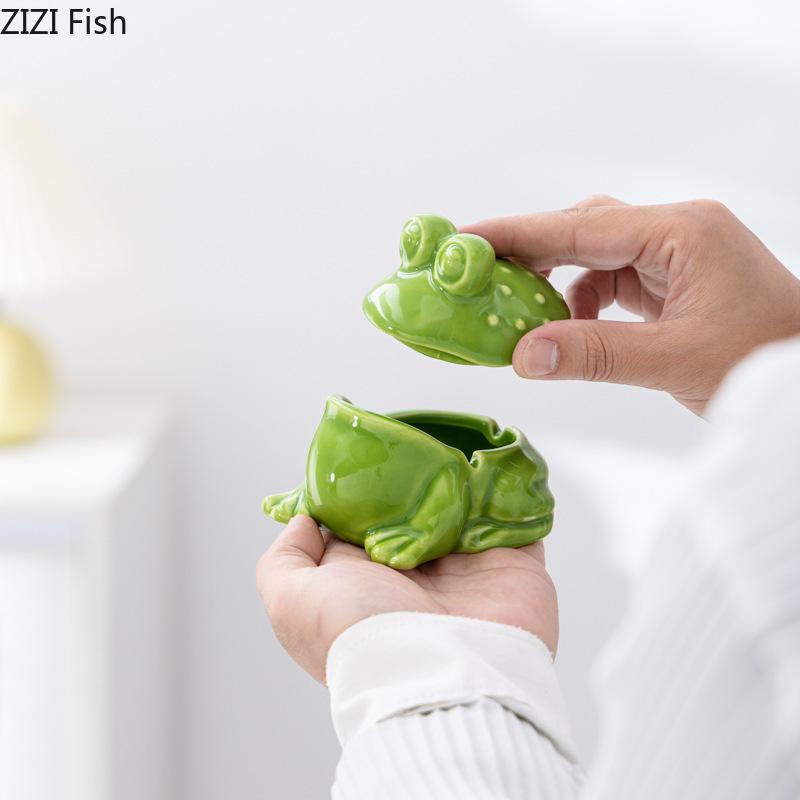 Cute Green Frog Ashtray Ceramic Ash Tray Office Table Desktop Standby Smoking Accessories for Weed Ashtrays Gift for Boyfriend