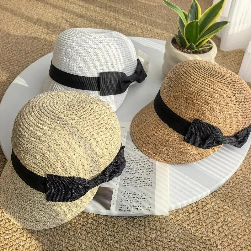 Modischer atmungsaktiver Strohhut für Damen Sommer Outdoor Reisen Strandurlaub Kappe Retro Zylinder Hut Mädchen Französischer flacher Hut Sonnenhüte