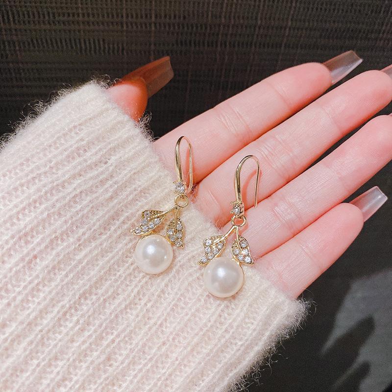 New Fashion Pearl Crystal Earrings for Women 2025 Minimalist Style Personality Earrings Trendy Jewelry Party Accessories Gifts