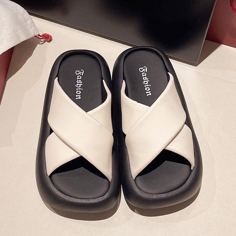 Thick-soled cool slippers women's wear 2025 new Internet celebrity cross one-word drag sports muffin beach shoes