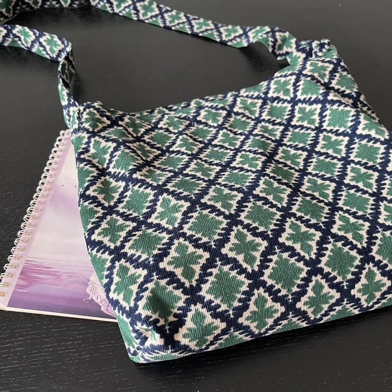 Niche Design 2024 New Retro Green Diamond-checked Corkwick Flannel Bag Women's Cross-body Shoulder Large Capacity