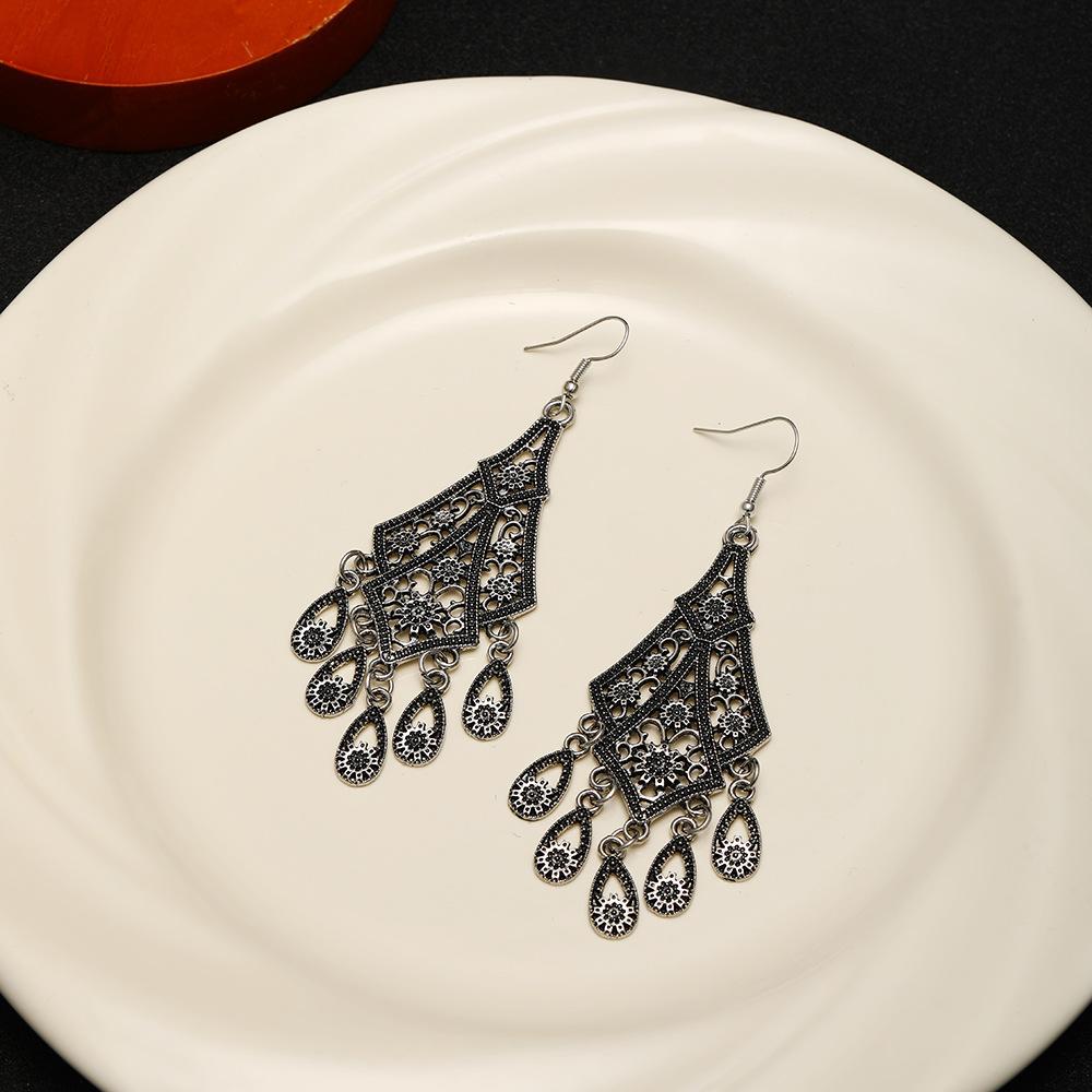 Retro Hollow Water Drop Flower Fringed Ear Hook Women'S Light Luxury Ethnic Style Earrings Fashionable Exquisite High-End Earrings