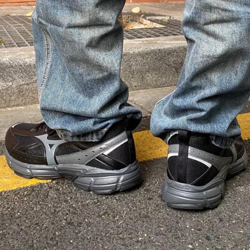 Mizuno D1GH2230-01 Unisex Running & Casual Shoes