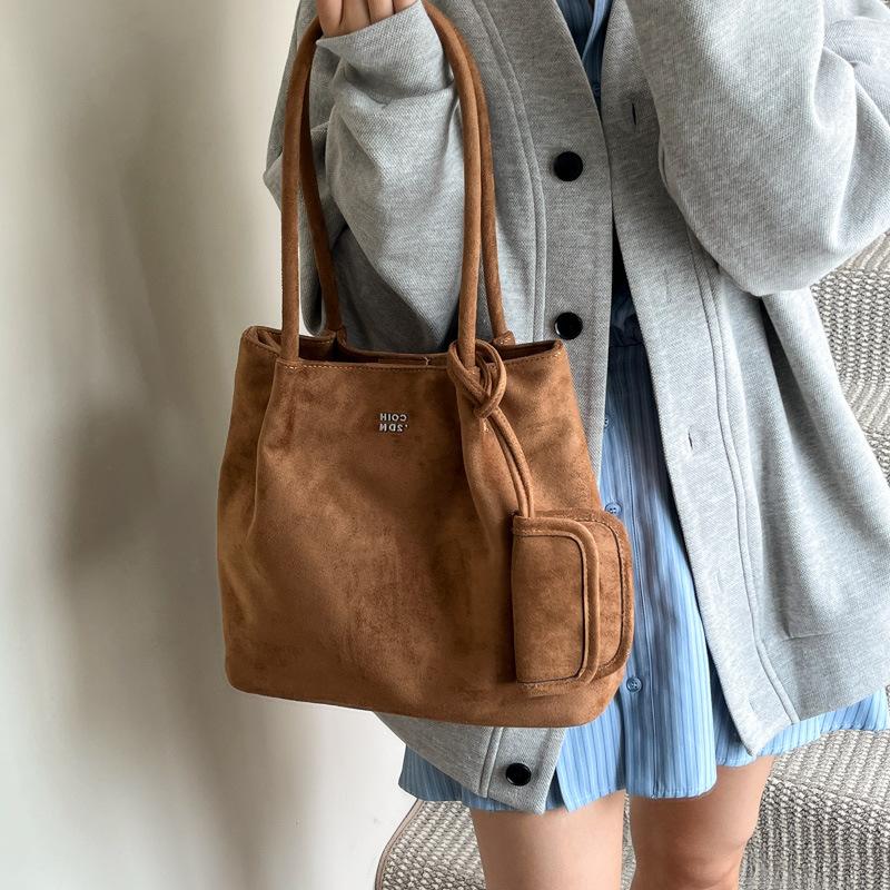 Large-capacity bag women's autumn and winter versatile 2025 new retro texture shoulder bag casual work commuter tote bag