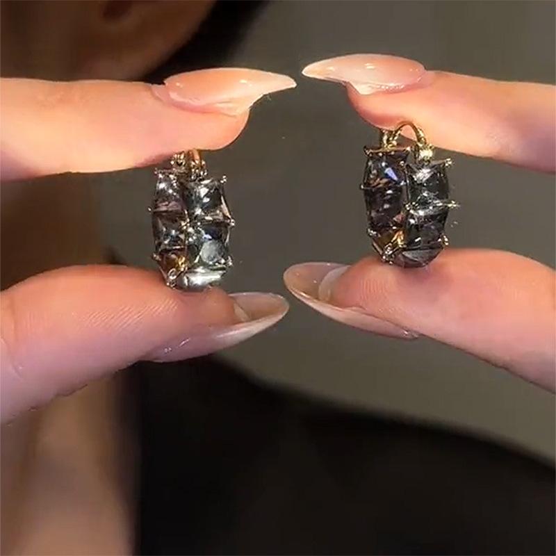 Female Fashion Temperament High-end Square Earrings