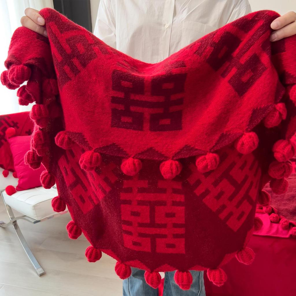 Rose Bouquet Gold Blanket: Perfect High-End Gift for Weddings, Engagements, New Brides, or Best Friends