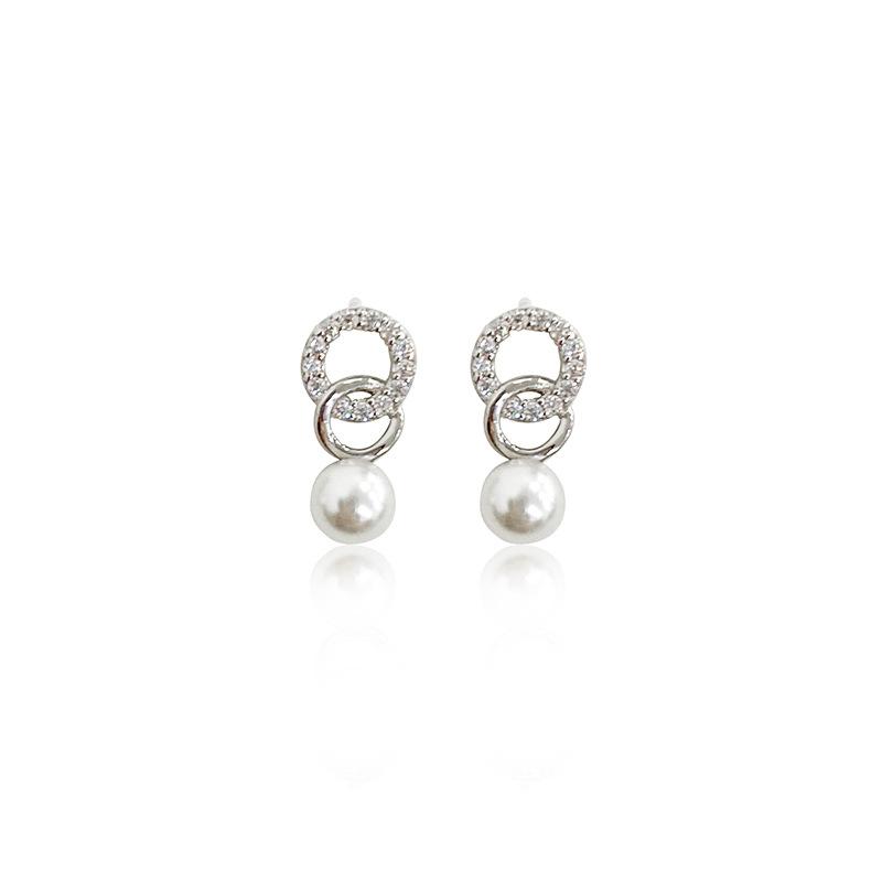 Temperament Double Rings Connected Pearl Earrings for Women with Niche Design and High-end