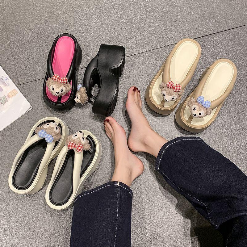 Internet celebrity explosion thick bottom non-slip beach cool slippers women wear 2025 comfortable stepping on shit heightened flip-flops women